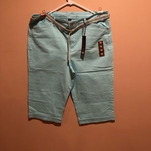 New Gloria Vanderbilt Size 18